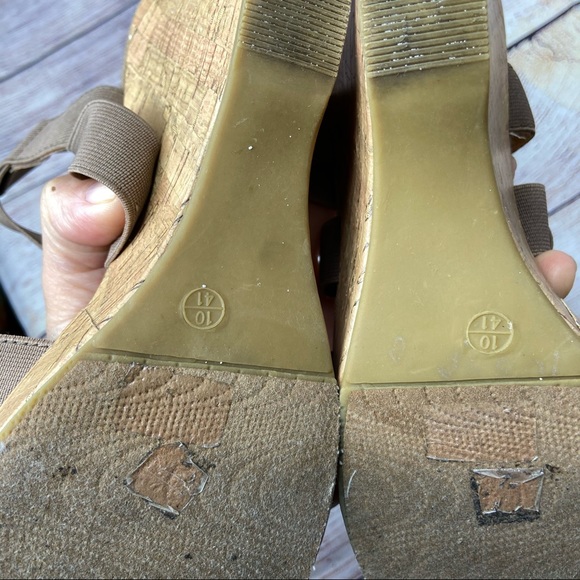 CL by Laundry tan wedge elastic band heels 10 - Picture 11 of 11